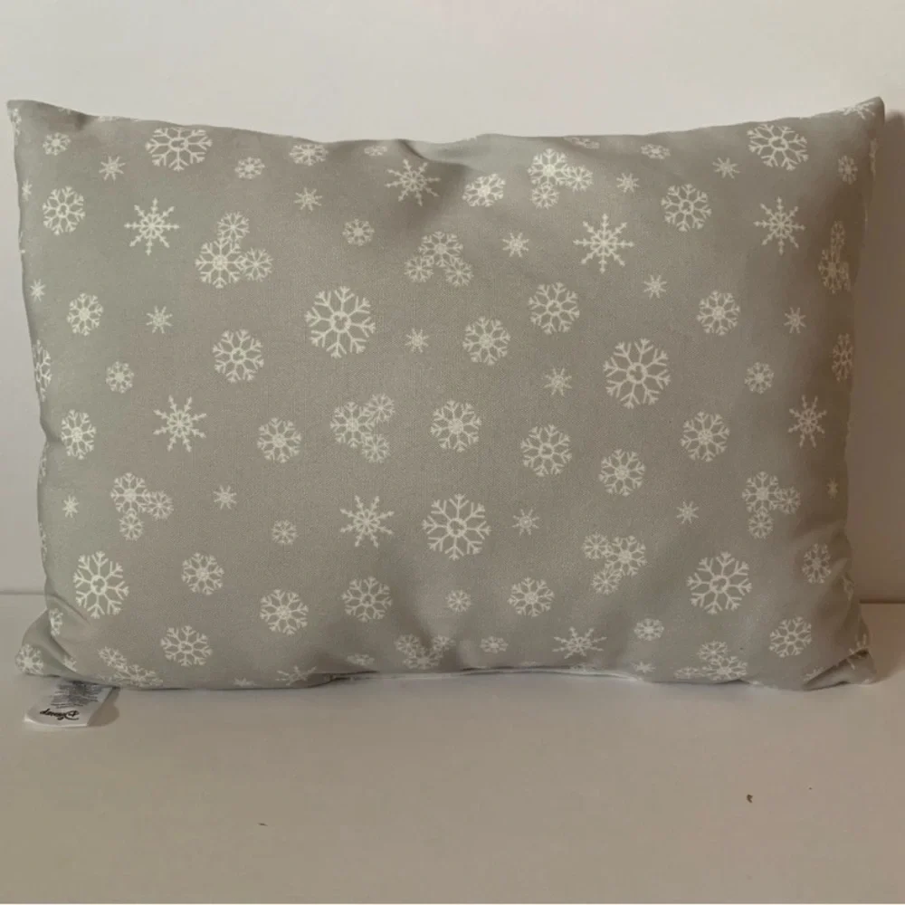 NWT. DISNEY Mickey Mouse Snowman Throw Pillow